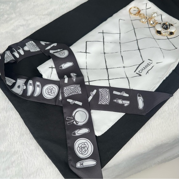 CHANEL Dustbag with scarf and Camilla bag charm keychain - Picture 2 of 7